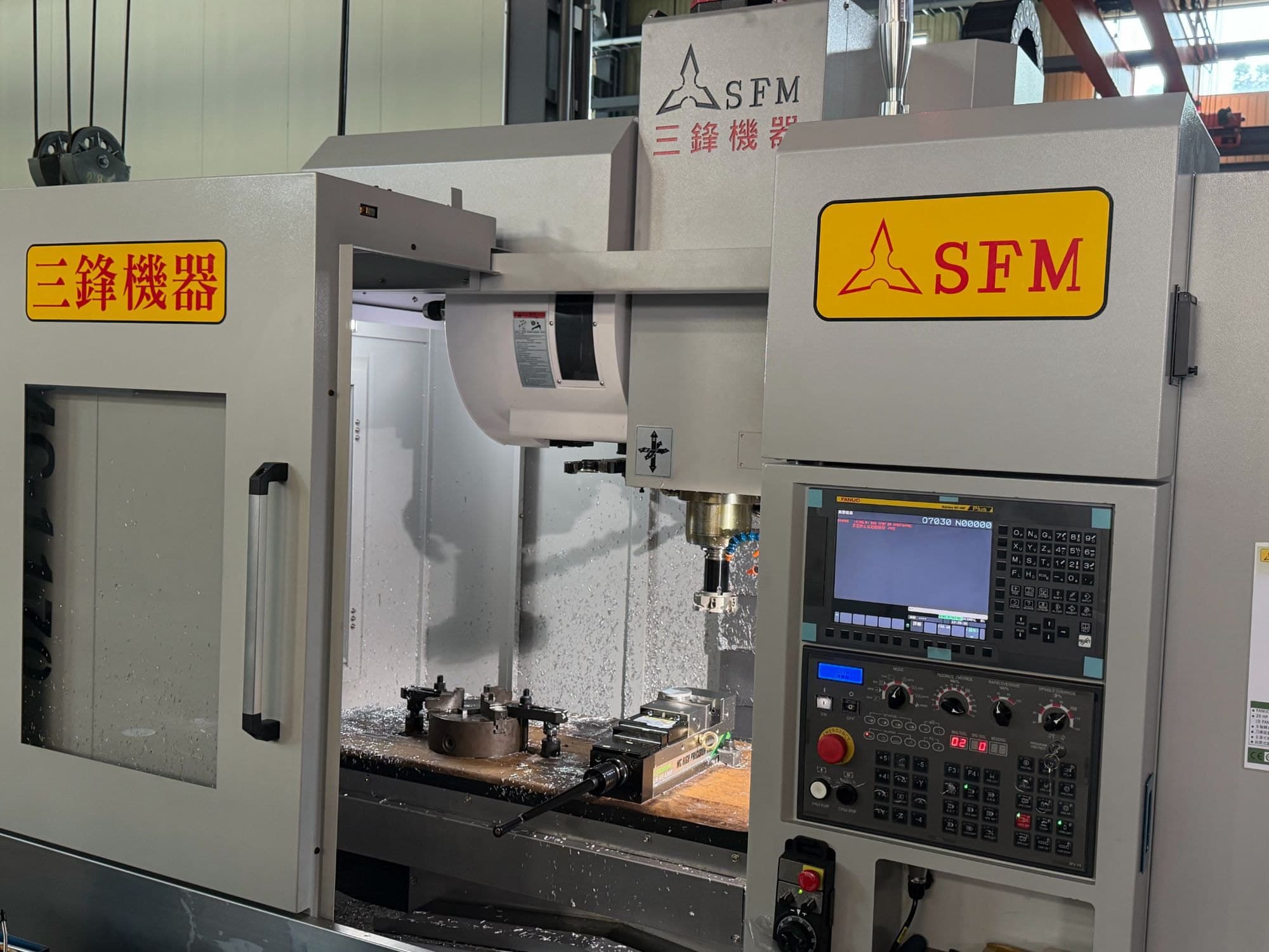 三鋒 SFM 立式加工中心機加工中